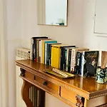 Spacious And Quiet Gemelli Appartement *